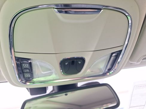 Used 2017 Jeep Cherokee Trailhawk AWD/4WD image 31