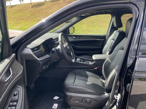 New 2025 Jeep Grand Cherokee L Limited image 16