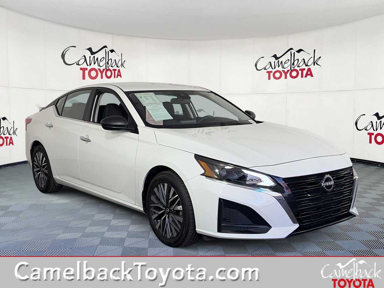 Used 2025 Nissan Altima 2.5 SV FWD image 1