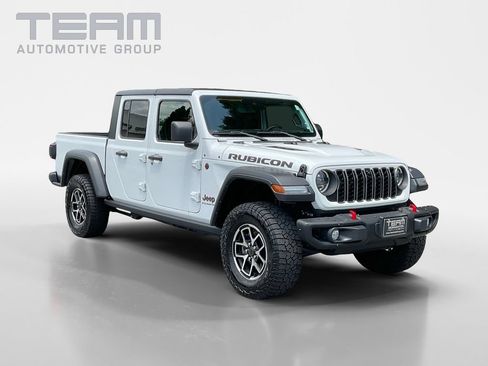 Used 2024 Jeep Gladiator Rubicon w/ Technology Group AWD/4WD image 1