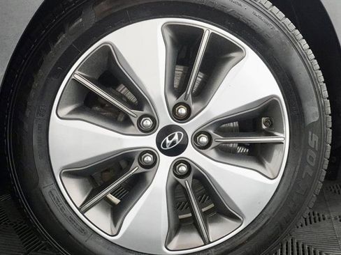 Used 2019 Hyundai Ioniq Plug-In Hybrid image 3