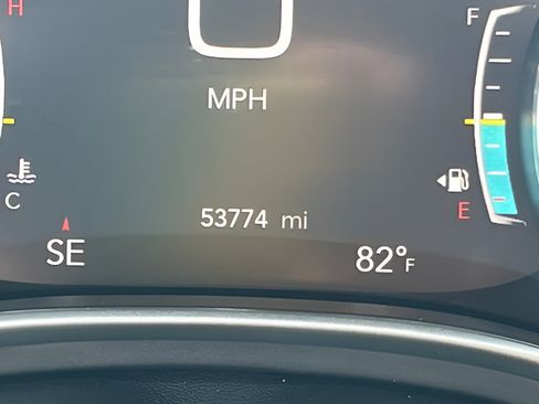 Used 2024 Chrysler Pacifica Touring-L FWD image 23