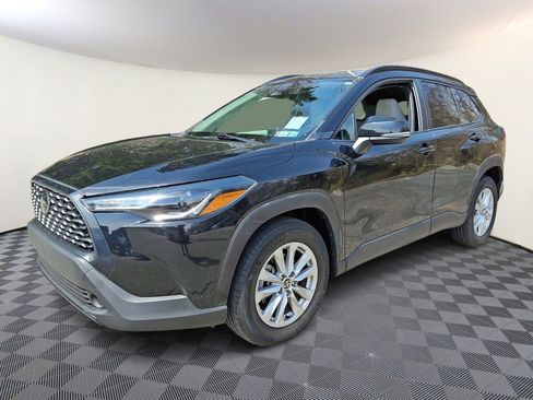 Used 2023 Toyota Corolla Cross LE image 3