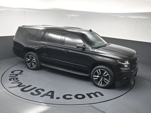 Used 2019 Chevrolet Suburban Premier AWD/4WD image 30