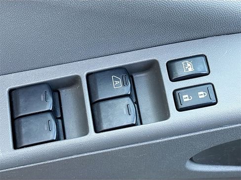 Used 2019 Nissan Frontier SV image 17