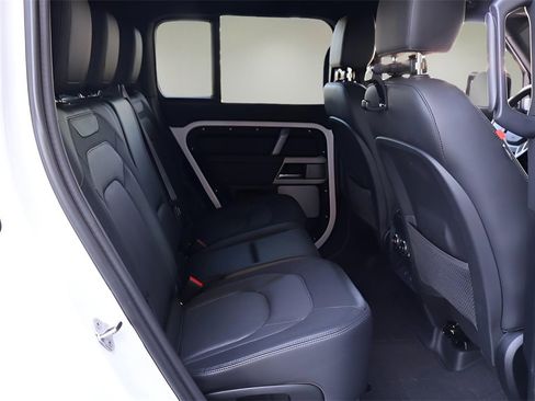 Used 2024 Land Rover Defender 130 X-Dynamic SE image 20