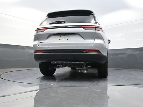 New 2025 Jeep Grand Cherokee Altitude image 24