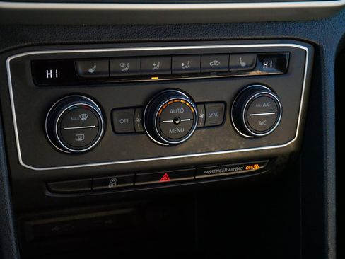 Certified 2021 Volkswagen Atlas Cross Sport SE w/ Panoramic Sunroof Package image 23