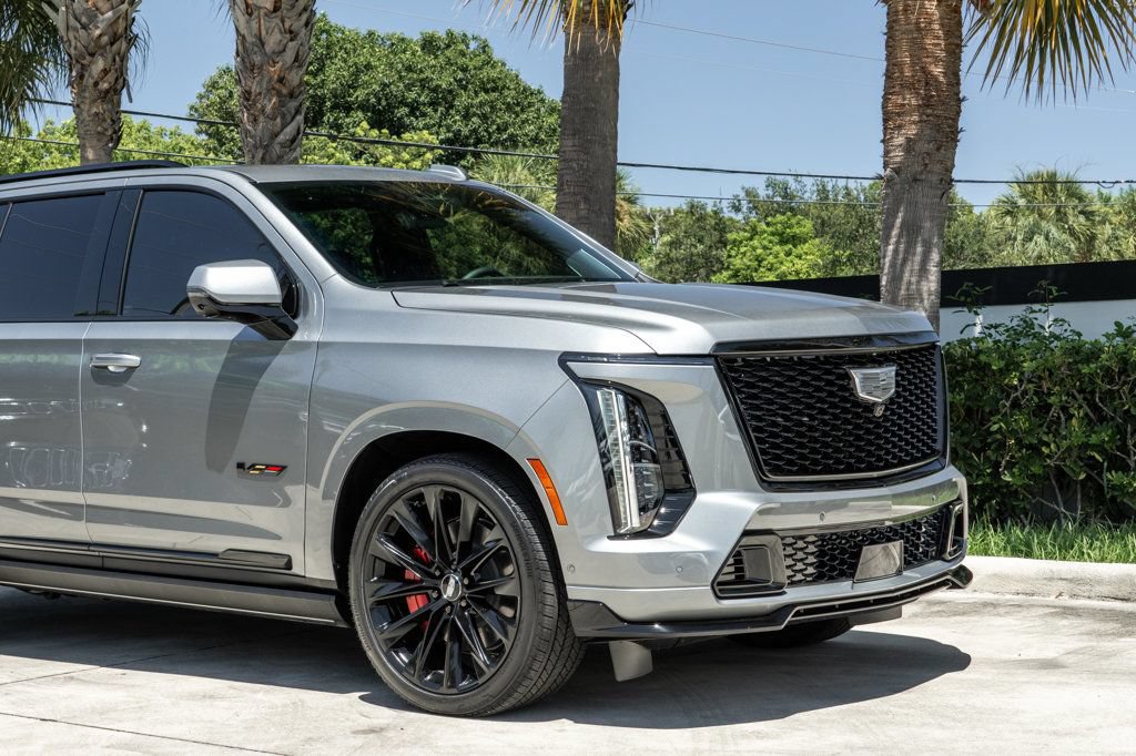 Used 2026 Cadillac Escalade V w/ LPO, ONYX Package AWD/4WD image 10
