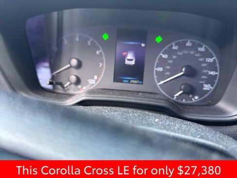 Used 2024 Toyota Corolla Cross LE w/ Moonroof Package FWD image 5