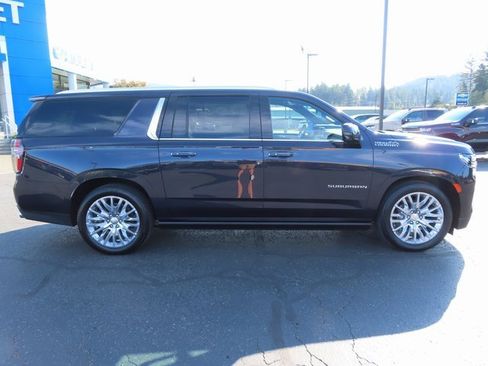 Certified 2023 Chevrolet Suburban High Country image 9