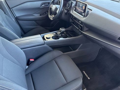 Used 2025 Nissan Rogue S image 23