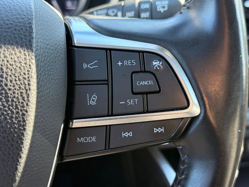 Used 2021 Toyota Highlander XLE AWD/4WD image 31