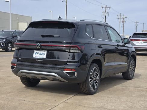 New 2026 Volkswagen Taos SE image 4