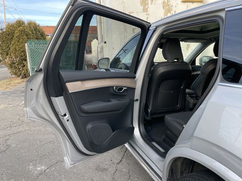 Used 2025 Volvo XC90 B6 Plus image 27