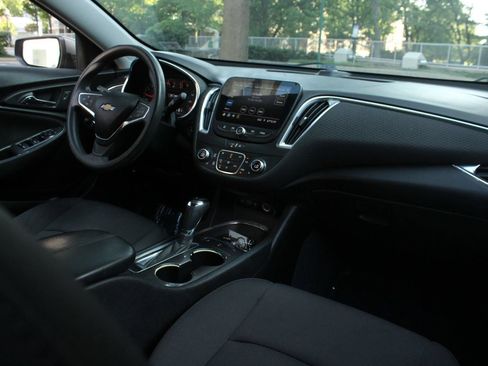 Used 2020 Chevrolet Malibu LT FWD image 23