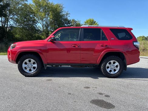 Used 2016 Toyota 4Runner SR5 RWD image 2