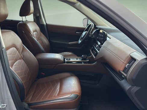 Used 2023 Nissan Pathfinder Platinum w/ Lighting Package (N93) image 11