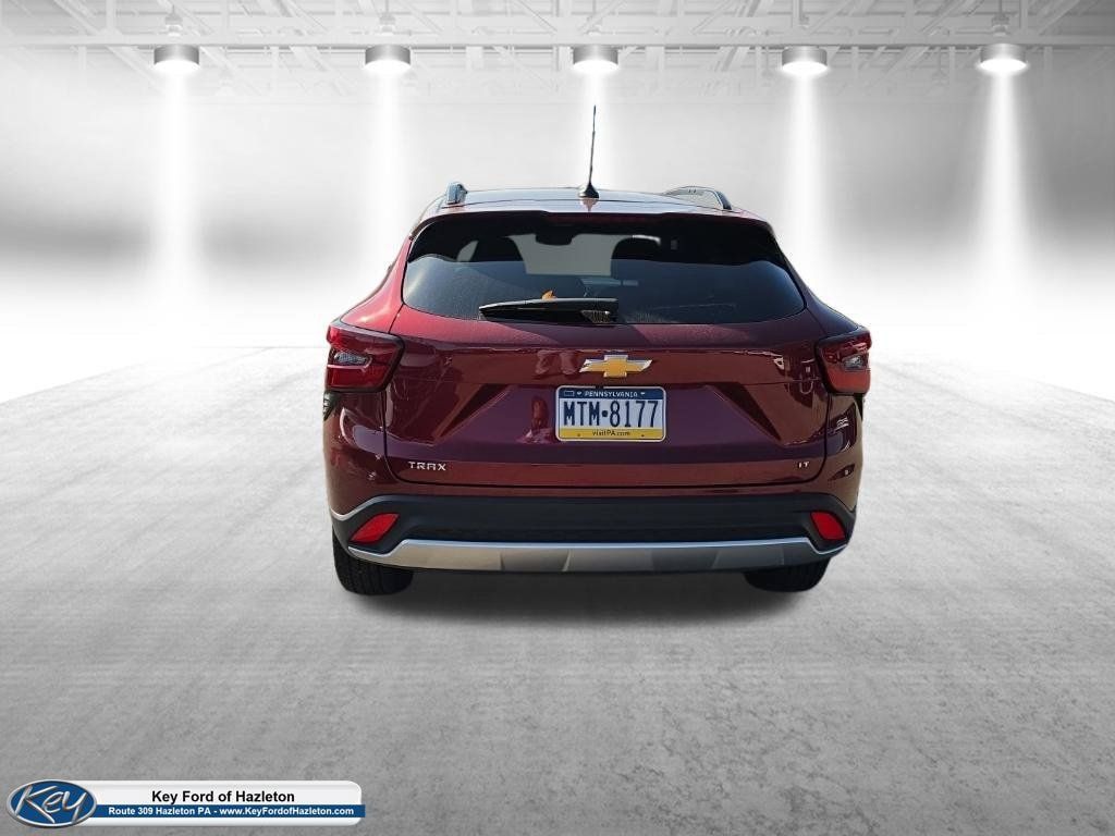 Used 2025 Chevrolet Trax LT FWD image 9