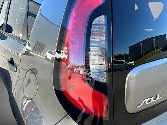 Used 2019 Kia Soul FWD image 28