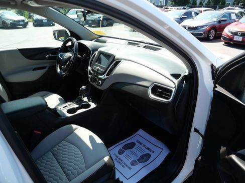 Used 2019 Chevrolet Equinox LT AWD/4WD image 17