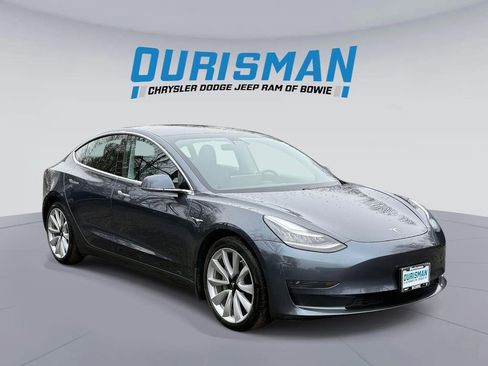 Used 2020 Tesla Model 3 Standard Range Plus image 1