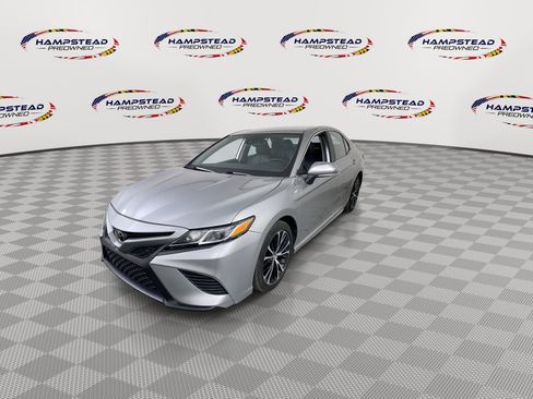 Used 2019 Toyota Camry SE w/ Convenience Package FWD image 4