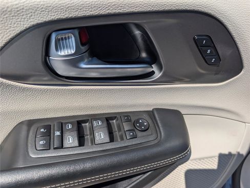 Used 2022 Chrysler Pacifica Touring-L image 20