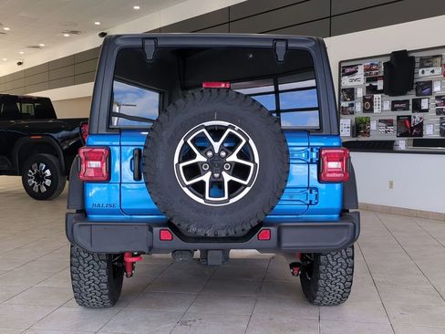 Used 2025 Jeep Wrangler Unlimited Rubicon image 5