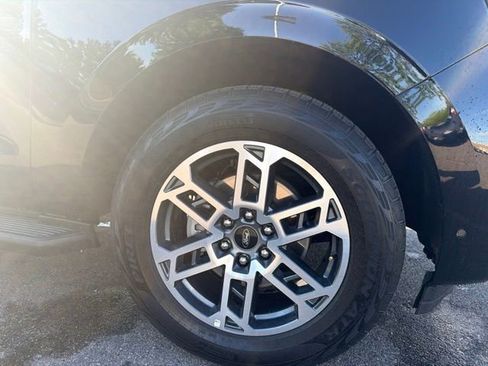 Used 2025 Ford Expedition Active AWD/4WD image 12