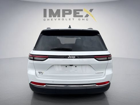 Used 2025 Jeep Grand Cherokee Laredo X RWD image 4