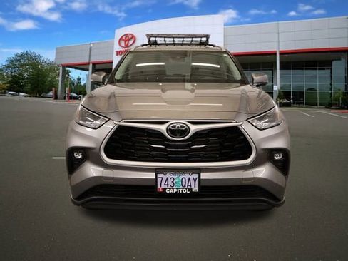 Certified 2025 Toyota Highlander XLE image 7