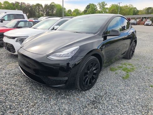 Used 2023 Tesla Model Y Long Range image 1