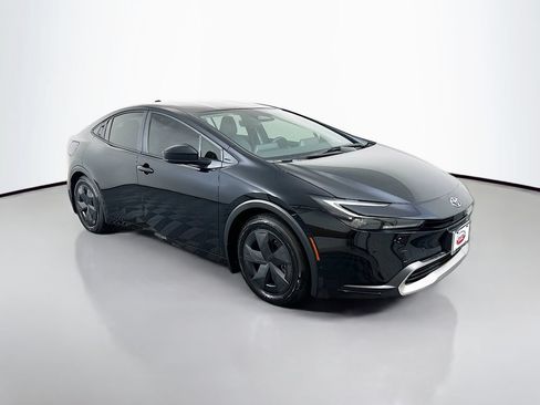 Used 2026 Toyota Prius Plug-In Hybrid FWD image 3