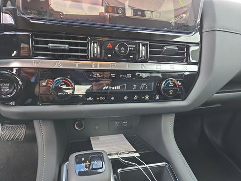 New 2026 Nissan Pathfinder SL w/ SL Premium Package image 29