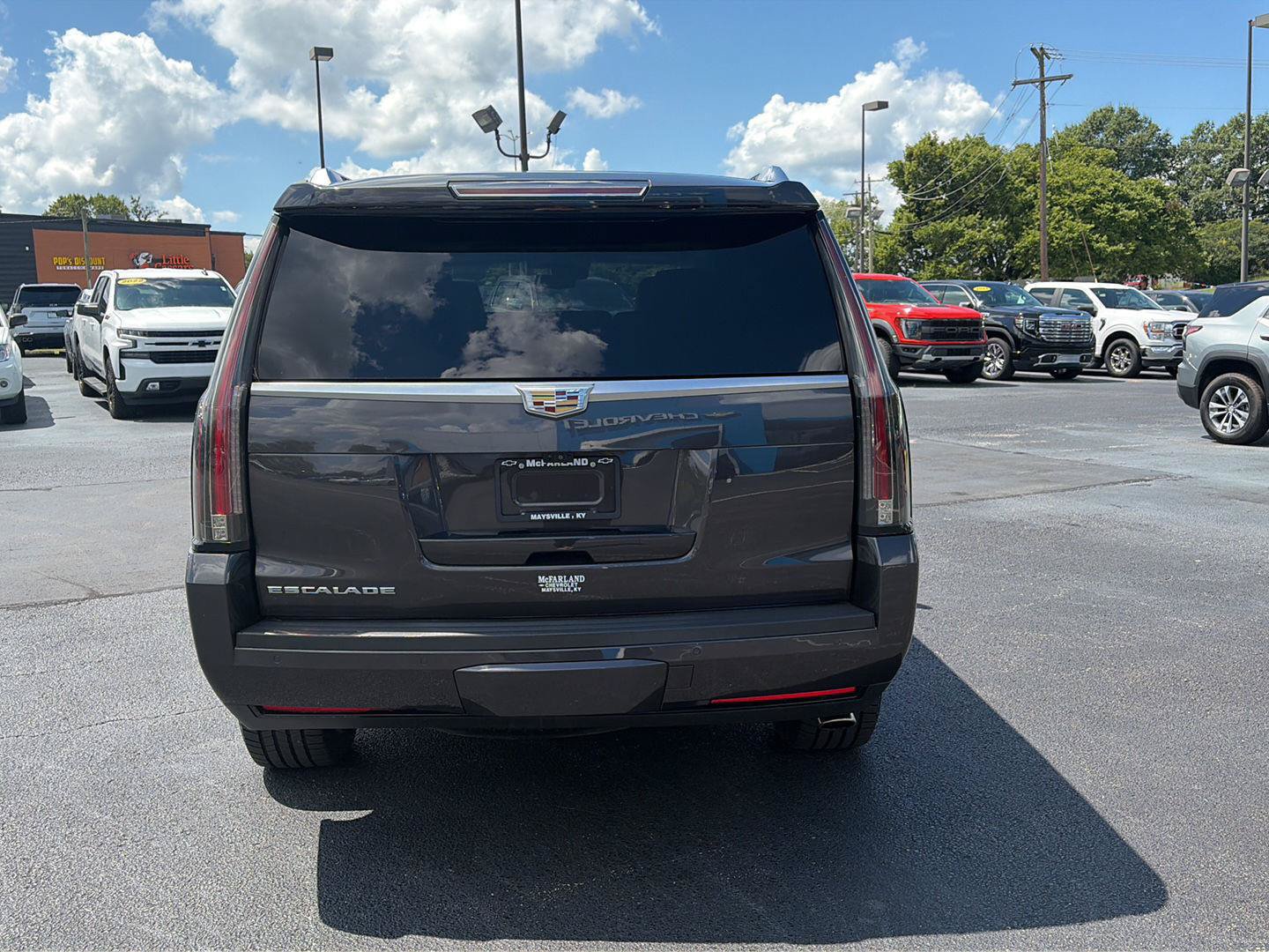 Used 2017 Cadillac Escalade Premium Luxury AWD/4WD image 4