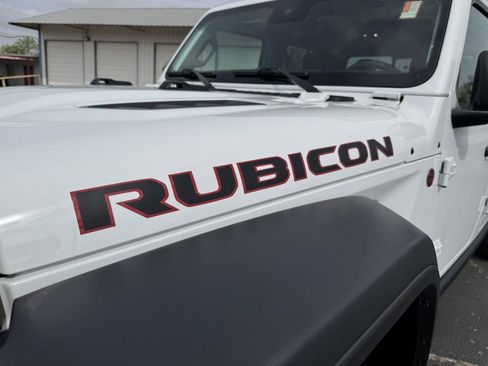 Used 2024 Jeep Gladiator Rubicon w/ Technology Group AWD/4WD image 45