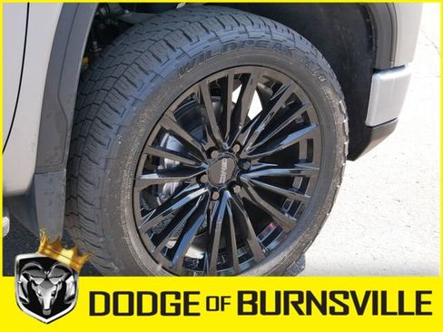 Used 2024 GMC Sierra 1500 AT4 w/ Technology Package AWD/4WD image 12