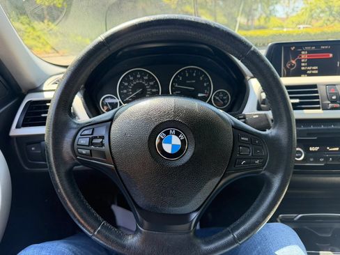 Used 2017 BMW 320i Sedan RWD image 19