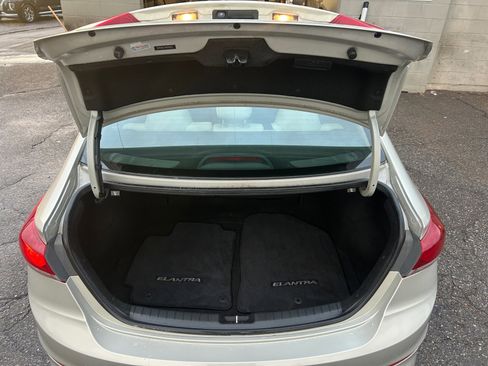 Used 2017 Hyundai Elantra SE w/ SE A/T Tech Package 03 image 32