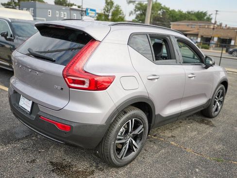 New 2026 Volvo XC40 B5 Core w/ Climate Package image 9