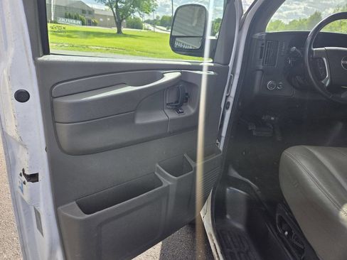Used 2014 GMC Savana 1500 AWD image 15