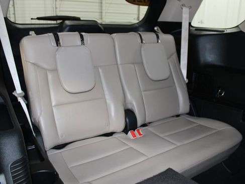 Used 2021 Ford Explorer XLT w/ Equipment Group 202A RWD image 32