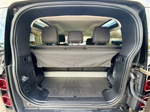 Used 2022 Land Rover Defender 90 image 30