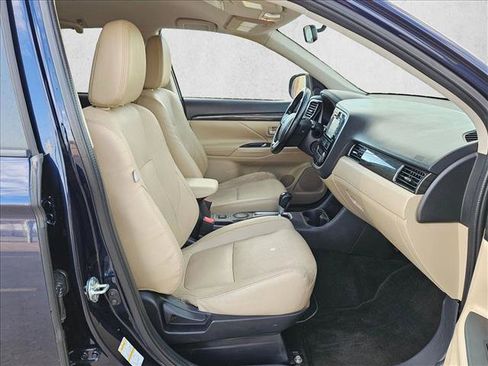 Used 2016 Mitsubishi Outlander SE image 20