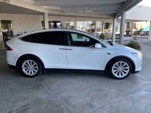 Used 2018 Tesla Model X 75D image 2
