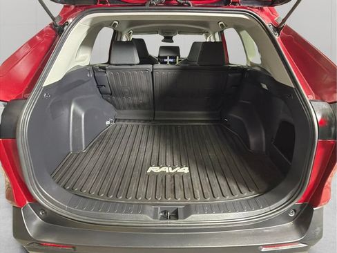 Used 2021 Toyota RAV4 LE FWD image 28