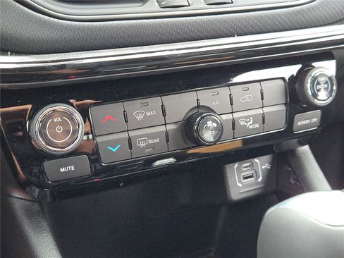 New 2026 Jeep Compass Latitude image 29