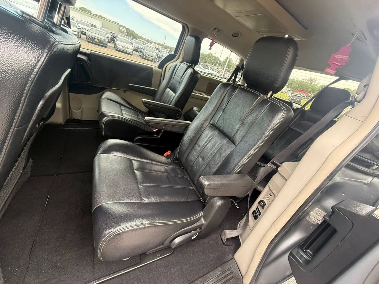 Used 2014 Chrysler Town & Country Touring w/ Trailer Tow Group FWD image 15