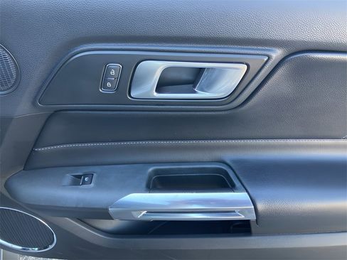 Used 2022 Ford Mustang Premium image 39